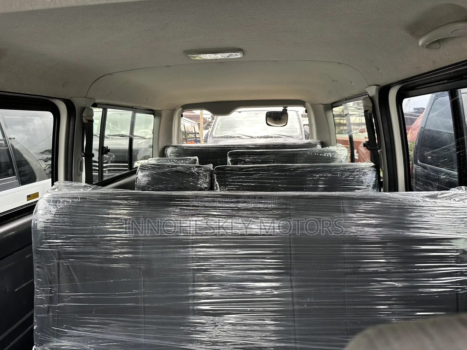 Toyota HiAce 2013 White