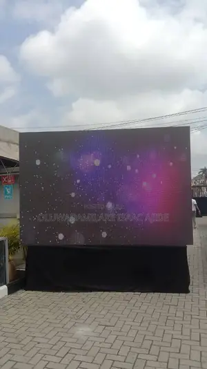 Seamless Outdoor Screen