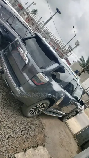 Toyota 4-Runner Limited 4dr SUV 4WD (4.0L 6cyl 5A) 2015 Gray