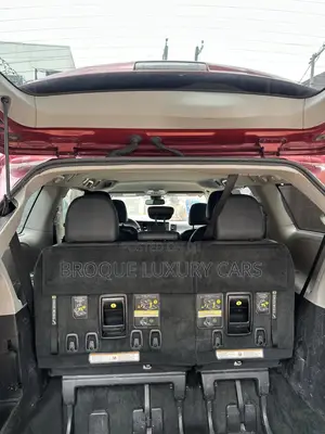 Toyota Sienna SE (3.5L 6cyl 8A) 2018 Red