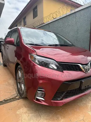 Toyota Sienna SE (3.5L 6cyl 8A) 2018 Red