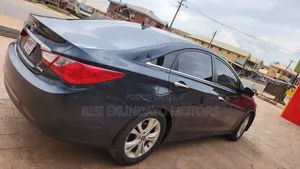 Hyundai Sonata Limited 2.0T Sedan (2.0L 4cyl 6A) 2012 Blue