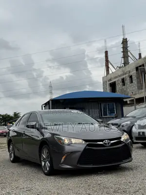 Toyota Camry SE 4dr Sedan (2.5L 4cyl 6A) 2017 Gray