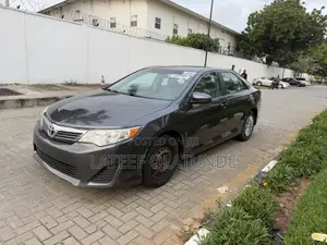 Toyota Camry LE 4dr Sedan (2.5L 4cyl 6A) 2014 Gray