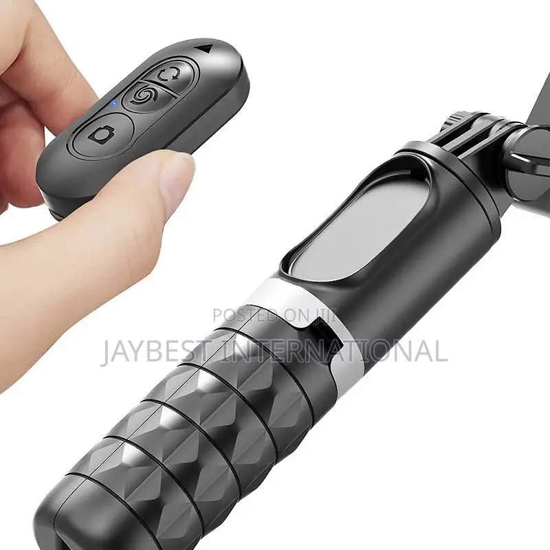 Q18 360• Rotating Desktop Bluetooth Selfie Tripod With Fill Light