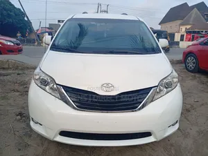 Toyota Sienna 2011 White