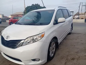 Toyota Sienna 2011 White
