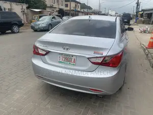 Hyundai Sonata SE 2.0T Sedan FWD (2.0L 4cyl 6A) 2012 Silver