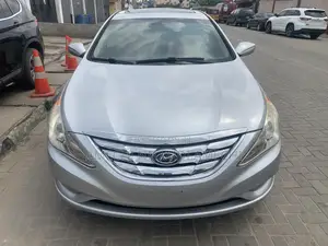 Hyundai Sonata SE 2.0T Sedan FWD (2.0L 4cyl 6A) 2012 Silver