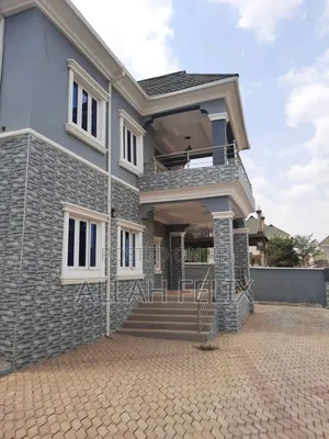 5bdrm Duplex in Gwarinpa for sale