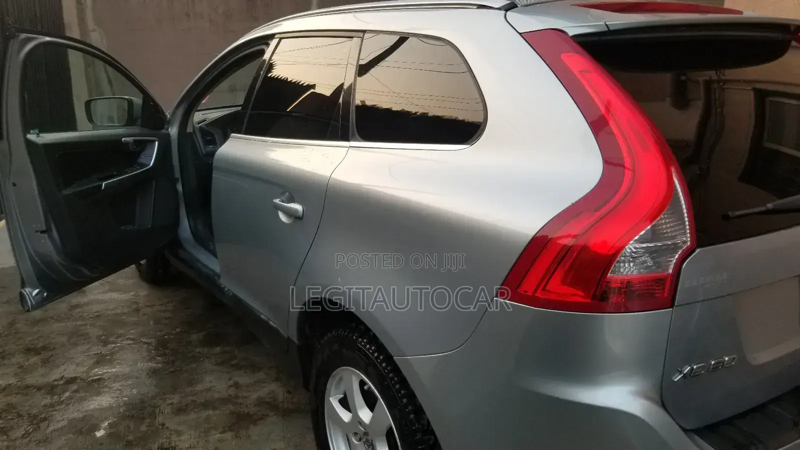 Volvo XC60 2011 Silver
