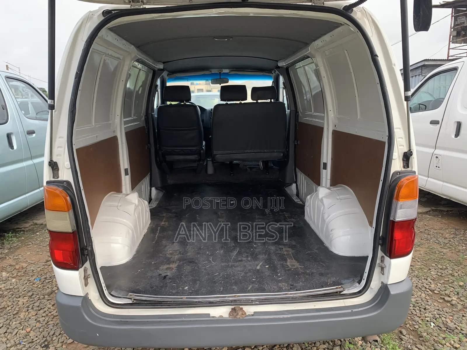 Toyota Grand HiAce 2005 White
