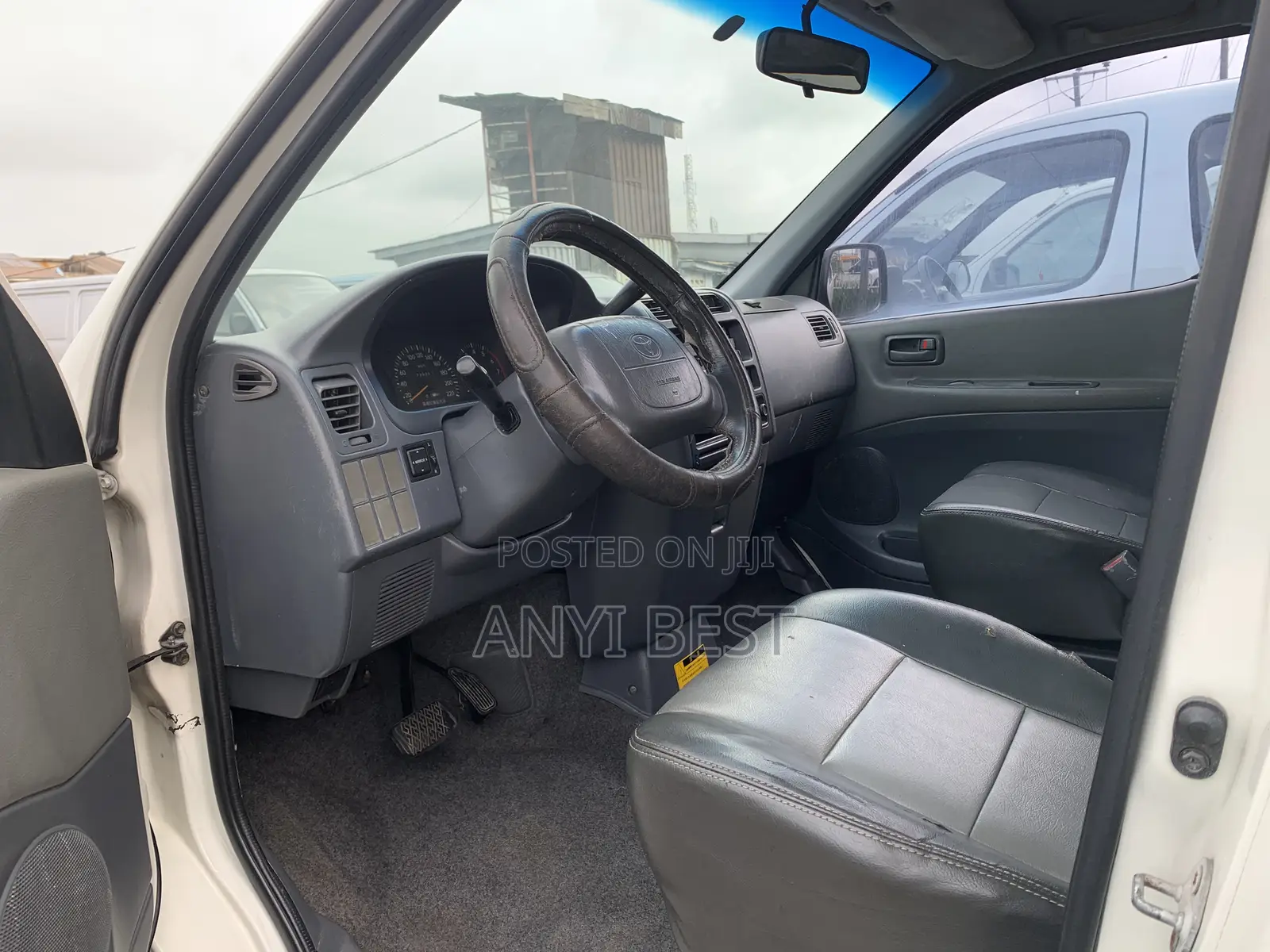 Toyota Grand HiAce 2005 White