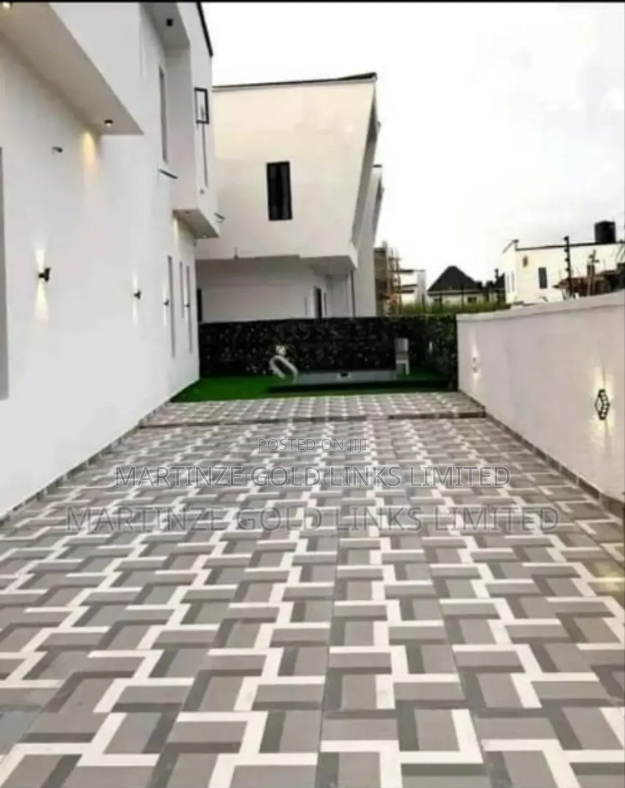 High Grade Luxurious Tiles