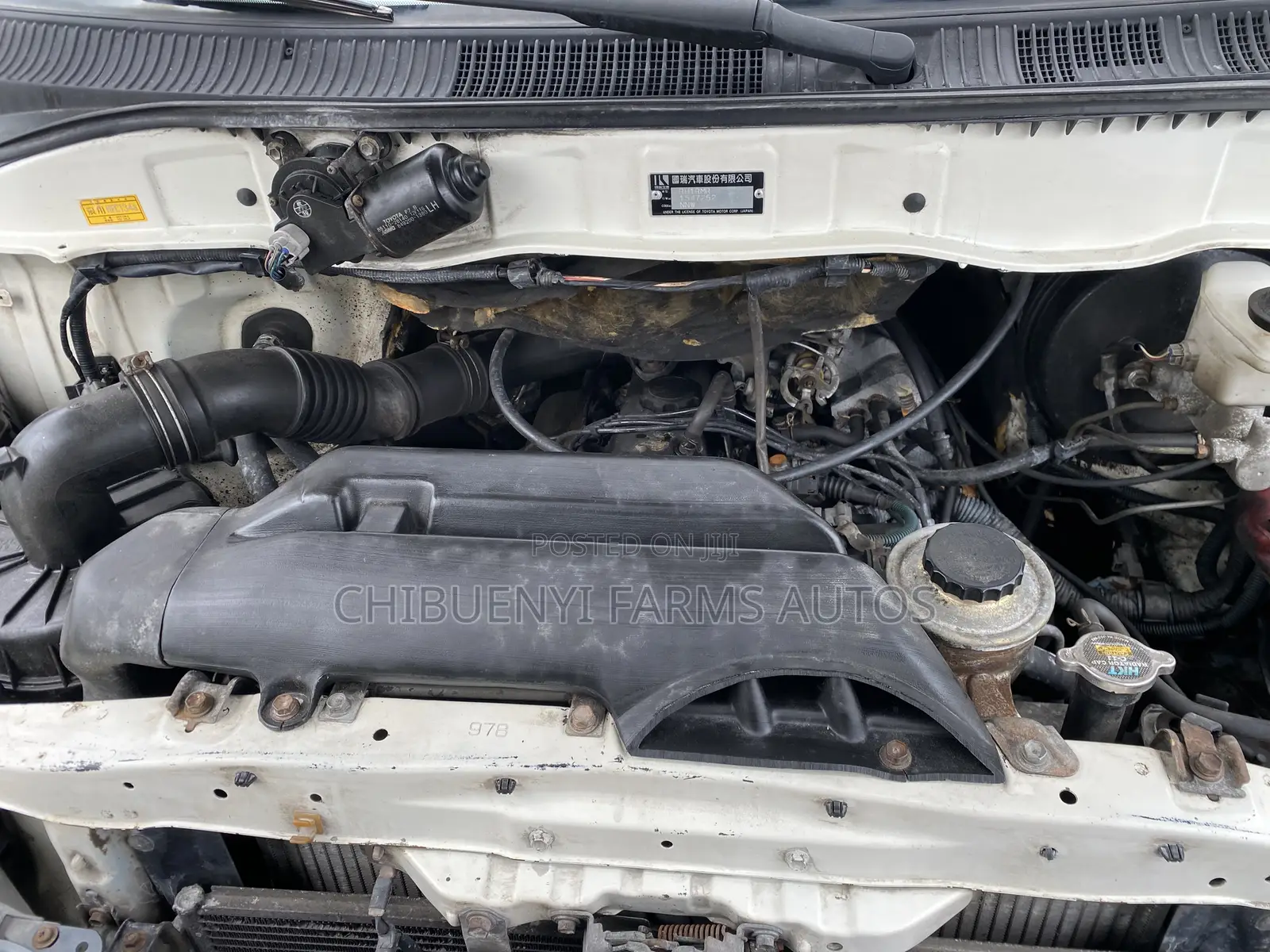Toyota HiAce 2004 White