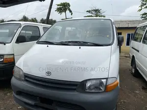 Toyota HiAce 2004 White