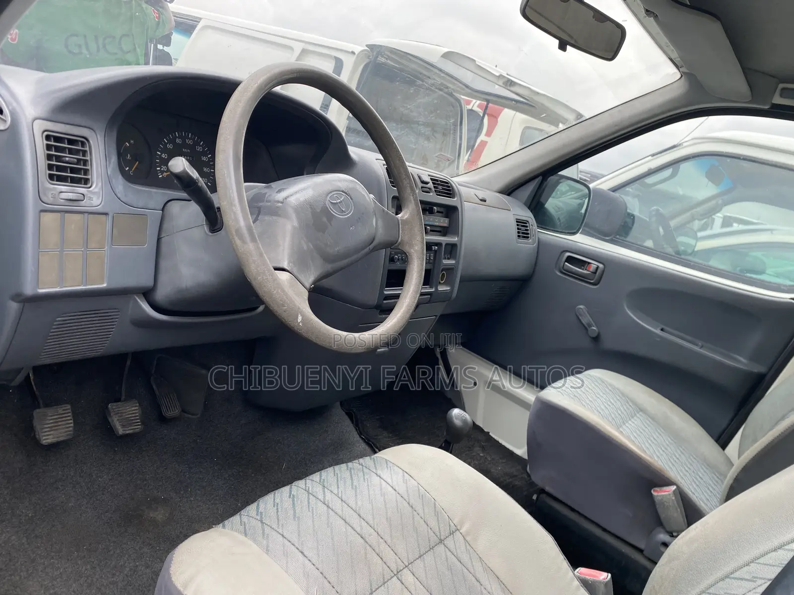 Toyota HiAce 2004 White