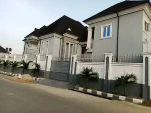 6bdrm Duplex in Rumuokwachi, Port-Harcourt for sale