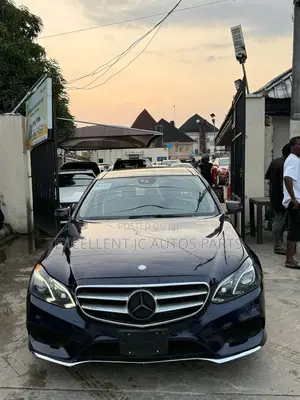 Mercedes-Benz E350 Base 4Matic Sedan AWD (3.5L 6cyl 7A) 2014 Blue