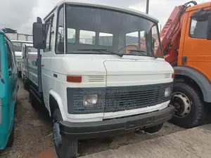 Mercedes Benz 608 Truck With Helper Springs
