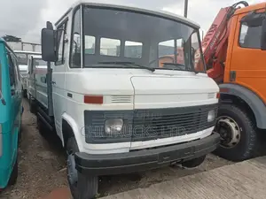 Mercedes Benz 608 Truck With Helper Springs