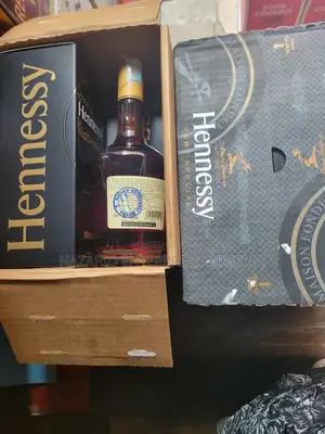 Hennessy VS by 12 Bottles
