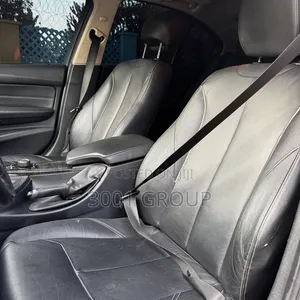 BMW 320i Sedan RWD 2013 Black