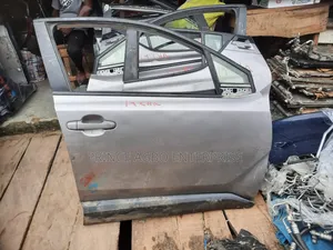 Toyota Door Ch-R Front 2015