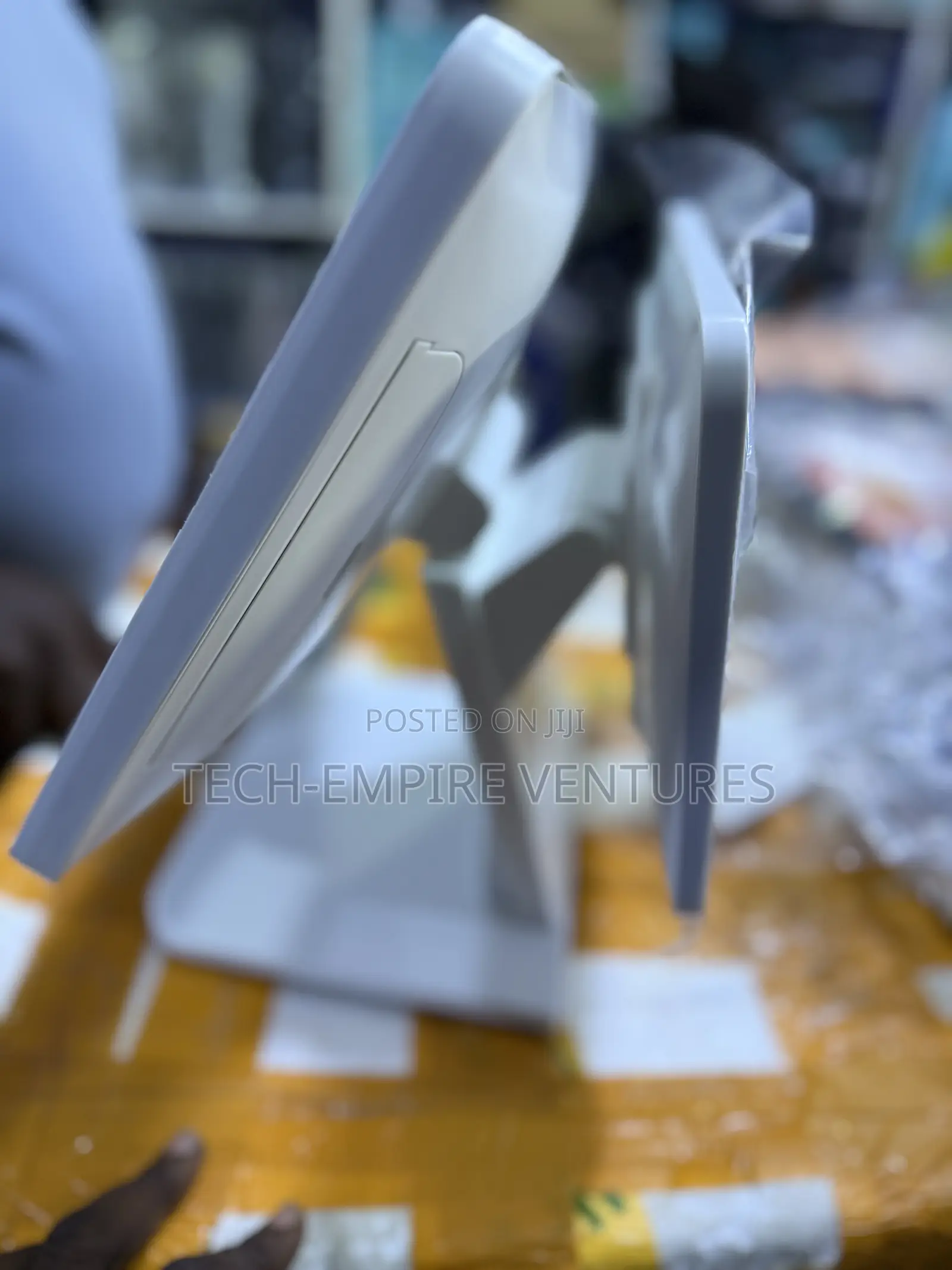 Techmage Pos Machine Double Face 256ssd/8gb Ram Core I3
