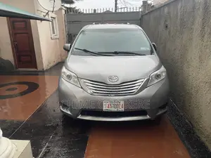 Toyota Sienna Limited FWD 7-Passenger 2013 Gray
