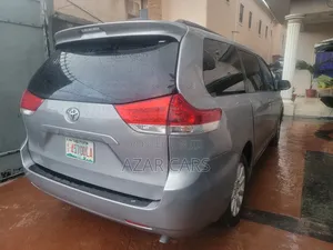 Toyota Sienna Limited AWD 7-Passenger 2013 Gray