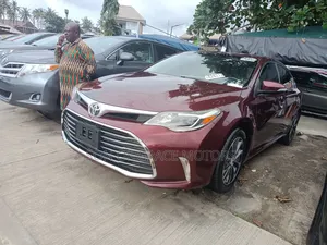 Toyota Avalon XLE Premium FWD Sedan (3.6L 6cyl 6A) 2016 Red