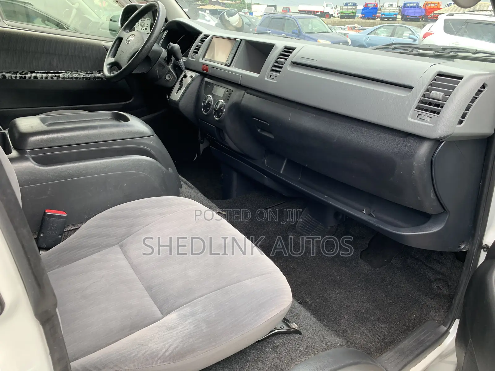 Toyota HiAce 2013 White