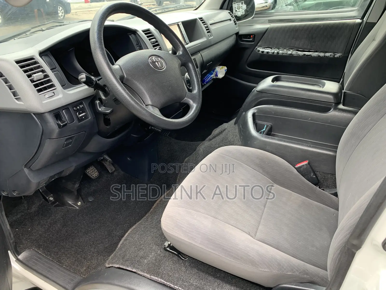 Toyota HiAce 2013 White