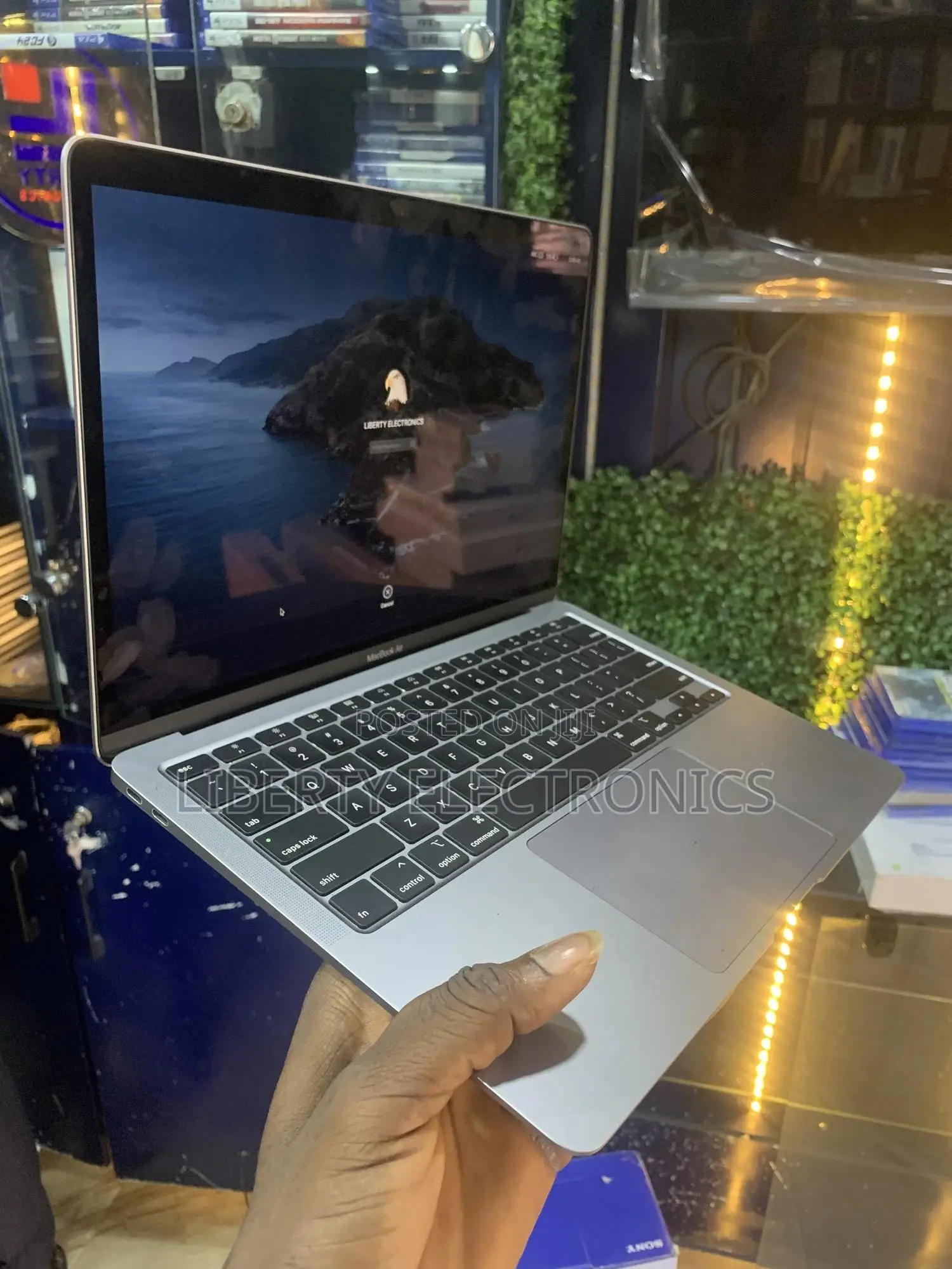 Laptop Apple MacBook Air 2020 16GB Intel Core I7 SSD 512GB