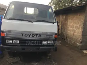 Toyota Dyna 200 Normal Hand Six Tyres 3rz Engine