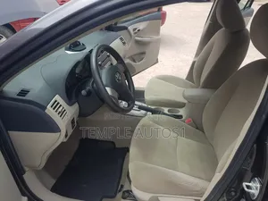 Toyota Corolla LE 4dr Sedan (1.8L 4cyl 4A) 2012 Gray