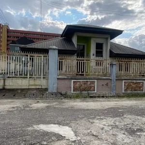 3bdrm Bungalow in Presidential Estate, Port-Harcourt for sale