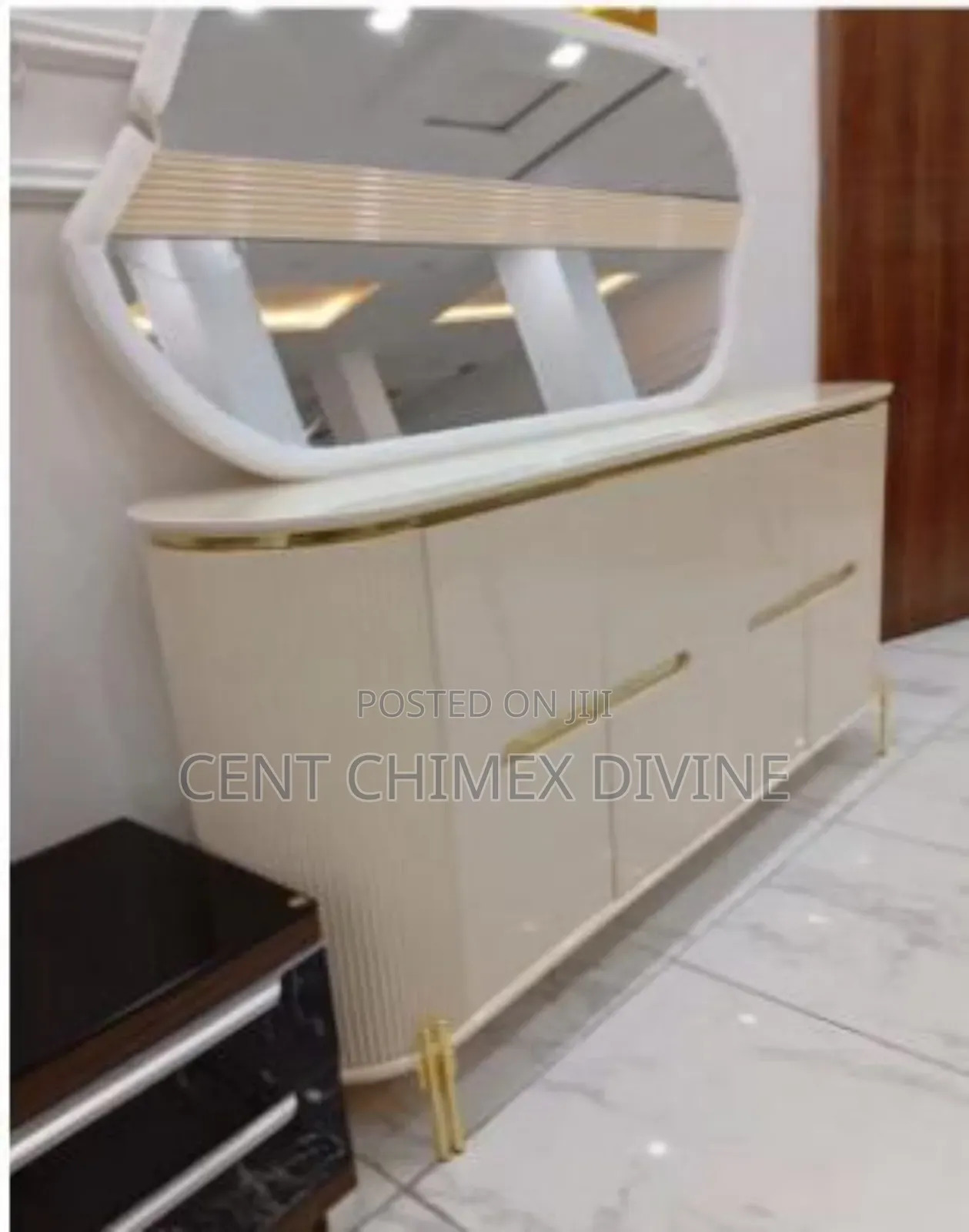 Nordic Classic Mirror Console