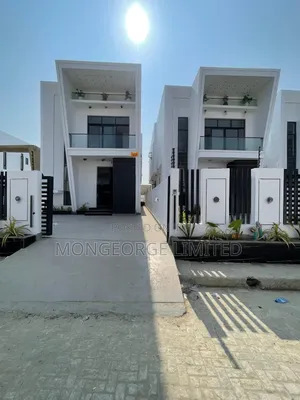4bdrm Duplex in Chevron for sale