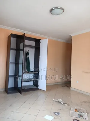 3bdrm Apartment in Alagomeji for rent