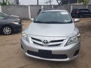 Toyota Corolla LE 4dr Sedan (1.8L 4cyl 4A) 2012 Silver