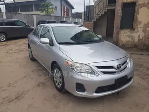 Toyota Corolla LE 4dr Sedan (1.8L 4cyl 4A) 2012 Silver