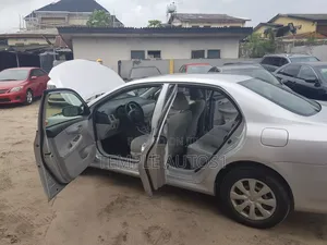 Toyota Corolla LE 4dr Sedan (1.8L 4cyl 4A) 2012 Silver