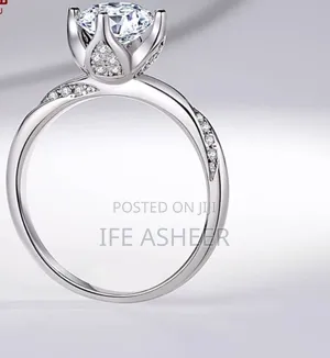 Ladies Classic Mossanite Diamond Stone Ring