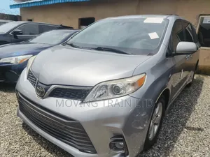 Toyota Sienna LE Mobility Auto Access (3.5L 6cyl 8A) 2018 Silver