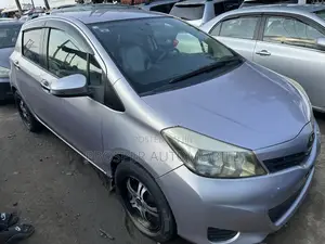 Toyota Yaris L Hatchback 3dr 2013 Gray