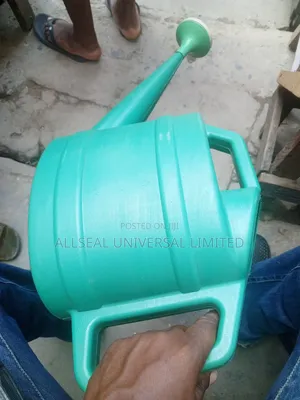 8ltrs Plastic Farm and Garden Watering Kettle (Nous Parlons Français)