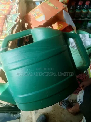 8ltrs Plastic Farm and Garden Watering Kettle (Nous Parlons Français)