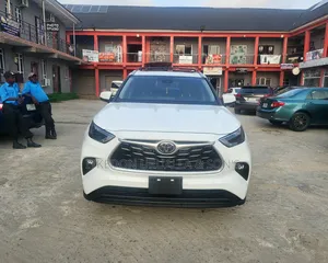 Toyota Highlander XLE AWD 2023 White